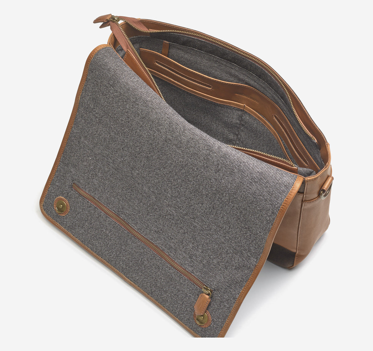Men's Rhodes Messenger Bag / Johnston Murphy
