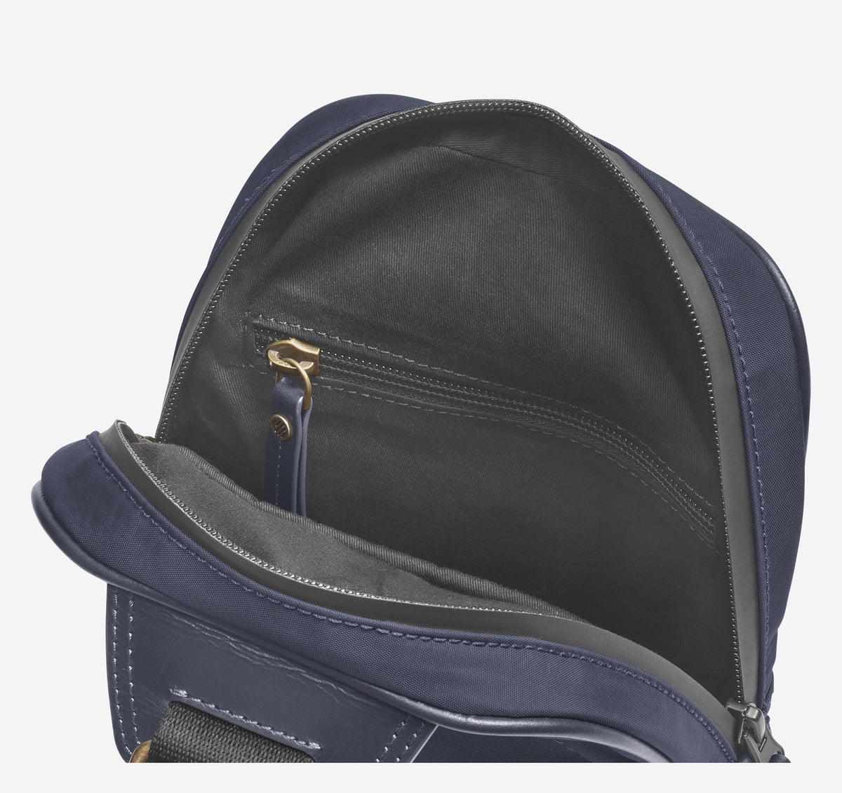 Men's Hudson Waterproof Sling Bag / Johnston Murphy